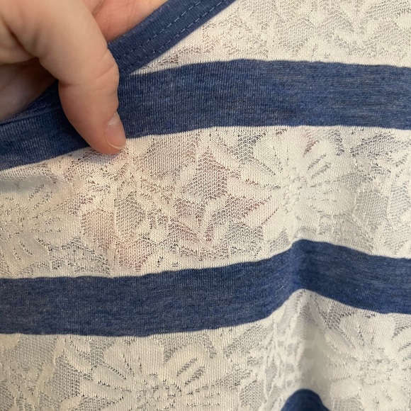 Urban Outfitters Cropped Tshirt - Picture 3 of 4